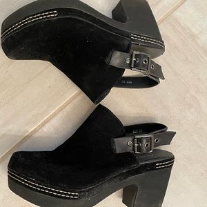 Antelope clogs